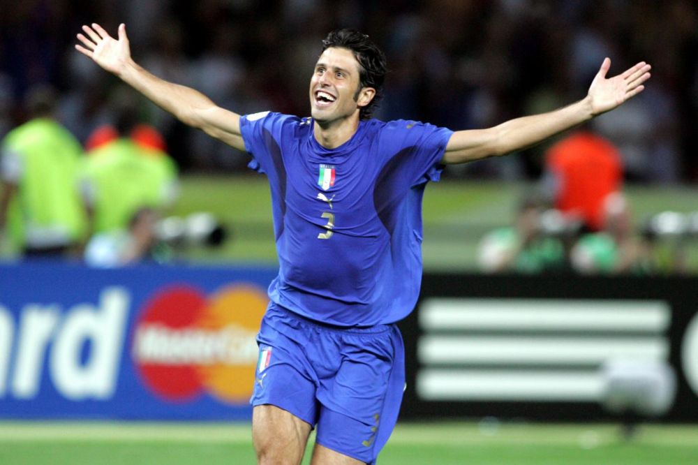 “你不是梅西C罗”！范戴克公开力挺后，萨拉赫仍被狠批（范戴克力挺也挡不住质疑：萨拉赫仍遭痛批，“你又不是梅西C罗”）