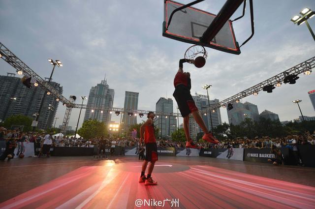 前曼联助教：阿莫林带领曼联走在正确道路上，对未来充满期待（前曼联助教：阿莫林引领红魔步入正轨，未来可期）