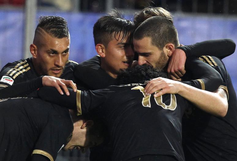 他一句话没说，但态度已经很明显（他沉默不语，态度一清二楚）