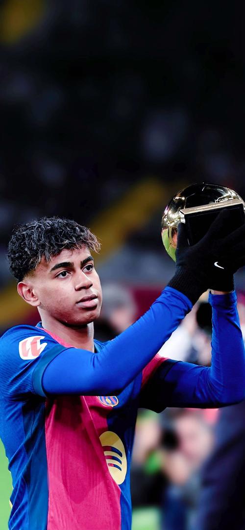 足球欧冠16强对阵出炉，多场焦点战提前上演（欧冠16强对阵揭晓，多场重磅对决提前上演）