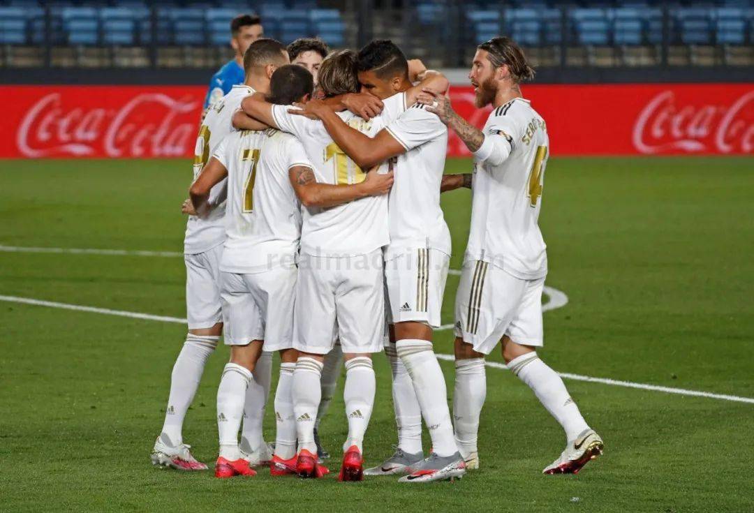 CBA球员最佳阵容提名：前三竞争激烈,（CBA最佳阵容提名揭晓：前三席位争夺白热化）