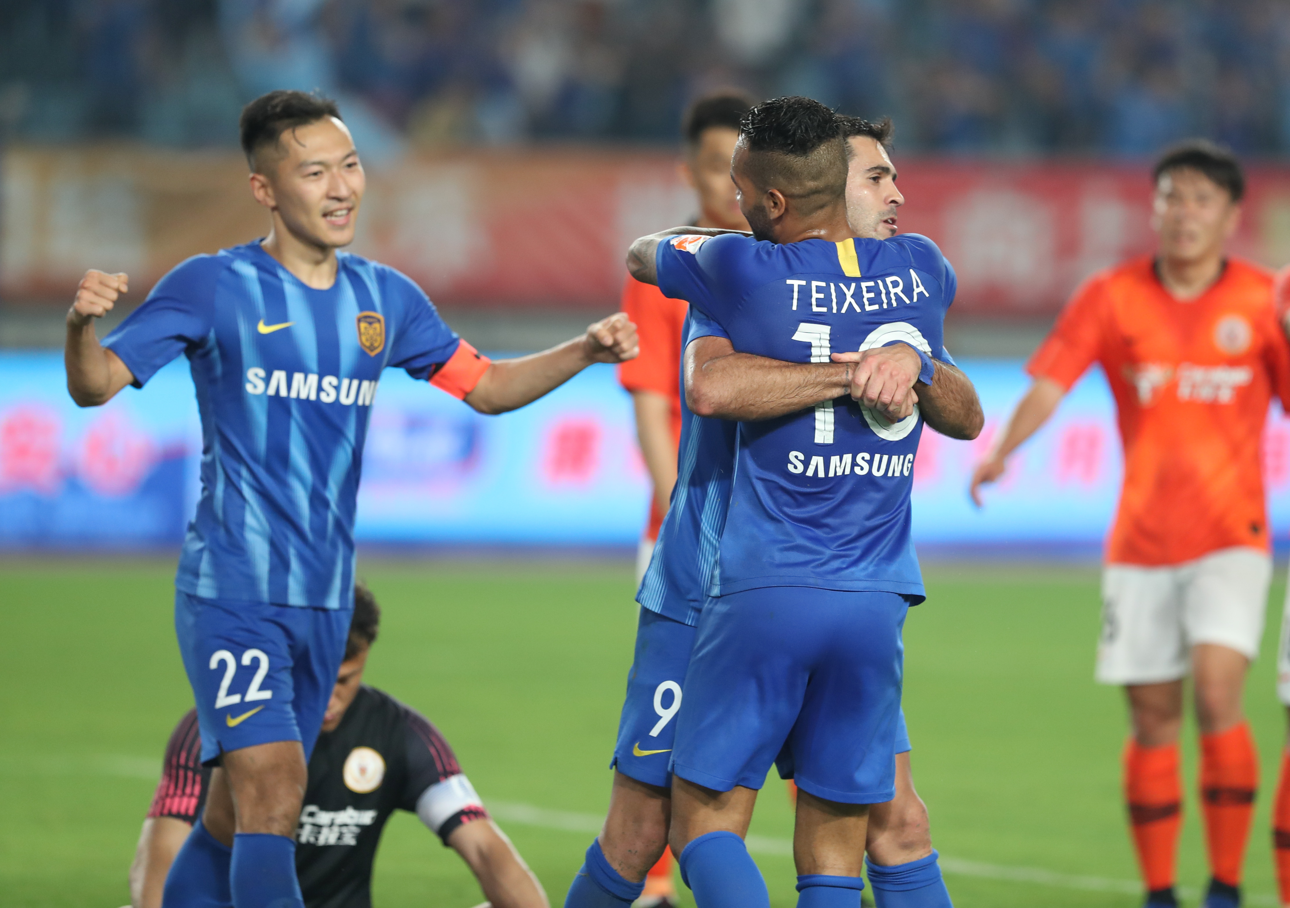 挪超战报：乔根森补时绝杀，博德闪耀2-1奥斯陆保留争冠悬念（挪超快讯：乔根森读秒绝杀，博德闪耀2-1击退奥斯陆，争冠悬念仍在）