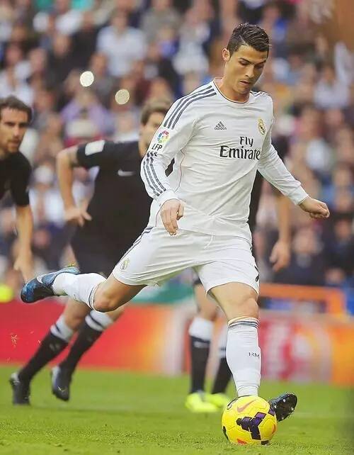 两粒禁区外欧冠进球被拿来与皮耶罗比较，福登：我很荣幸（欧冠两脚禁区外破门被比肩皮耶罗，福登：深感荣幸）